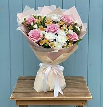 Букет цветов из:  Гвоздики, Орхидеи и Розы в Бердяуше