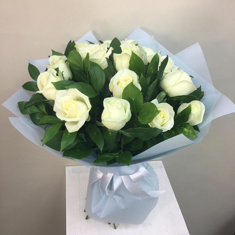 Букет 15 Белых роз Проуд в Бердяуше
