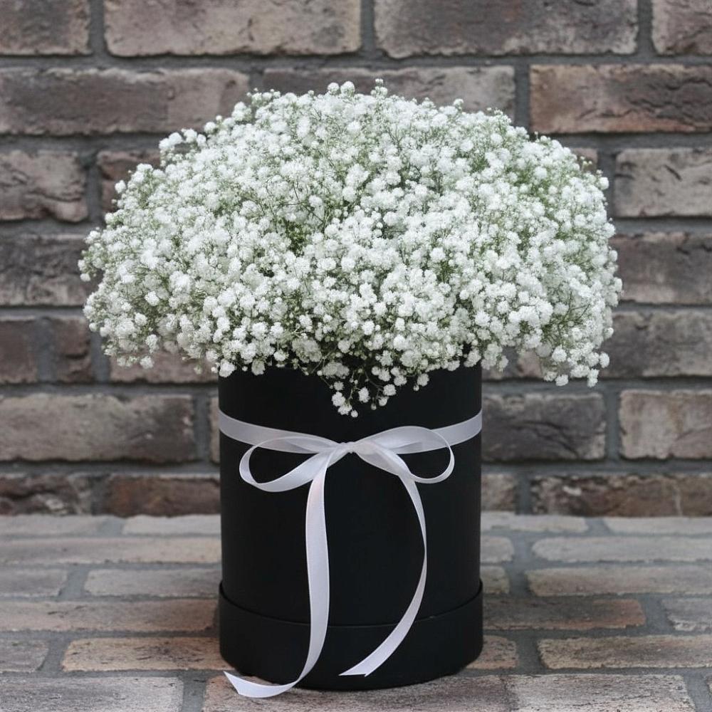 Цветочная композиция из Гипсофила в шляпной коробке в Бердяуше