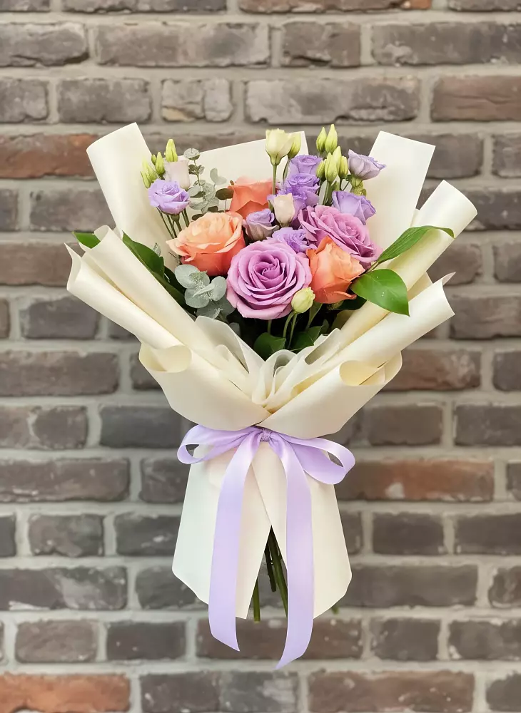 Букет цветов из: Лизиантусы и Розы в Бердяуше