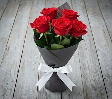 Букет 5 Красных роз Эдлесс Лав в Бердяуше