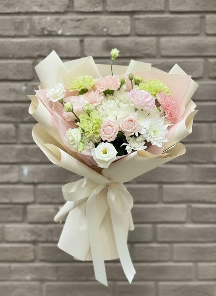 Букет цветов из: Гвоздики, Розы, Лизиантусы и Хризантемы в Бердяуше