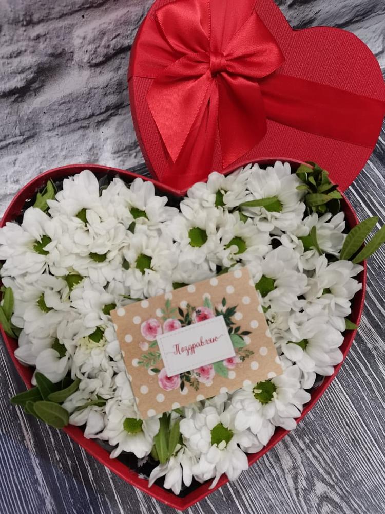 Цветочная композиция из Хризантемы в виде сердца в Бердяуше