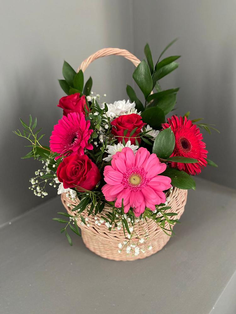 Цветочная композиция из Розы, Хризантемы и Герберы в корзине в Бердяуше