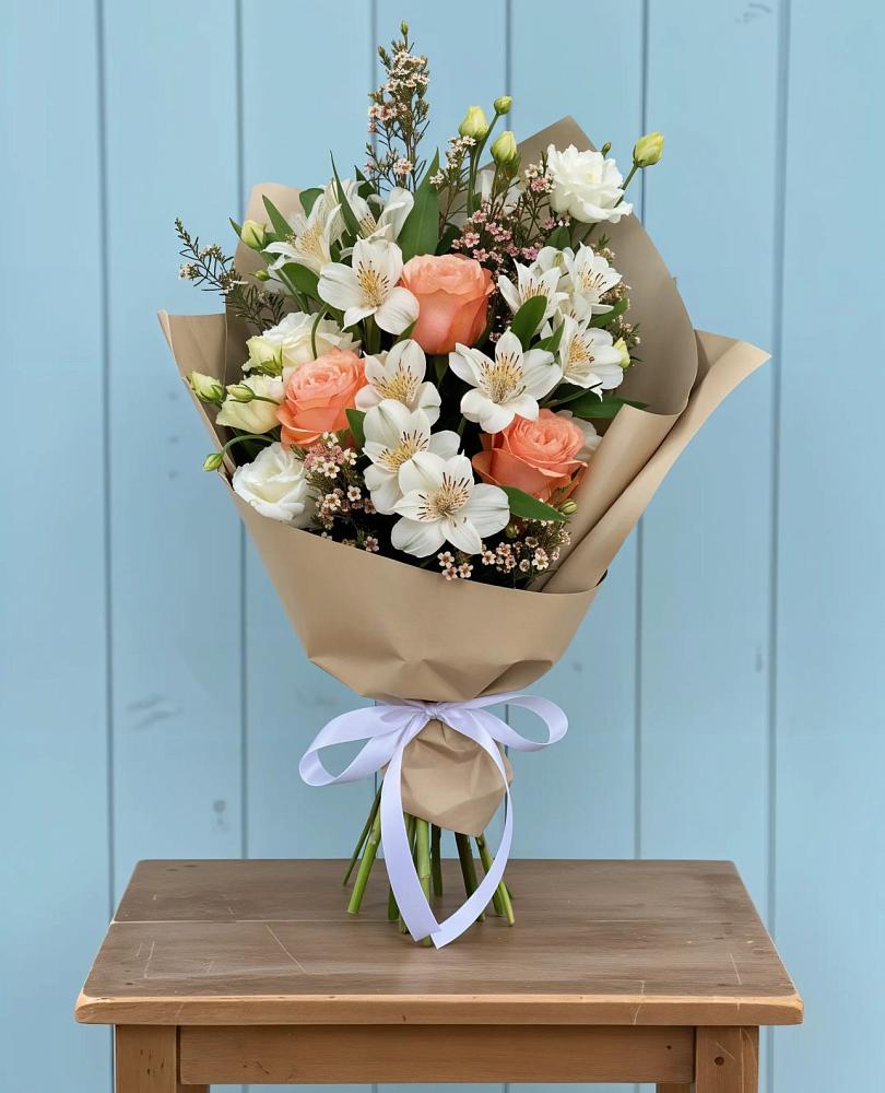 Букет цветов из: Альстромерии, Лизиантусы, Розы и Хризантемы в Бердяуше